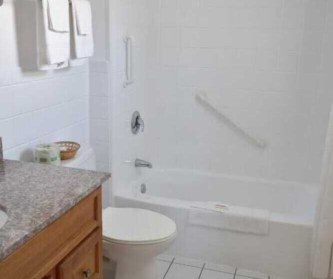 Monument Mountain Motel