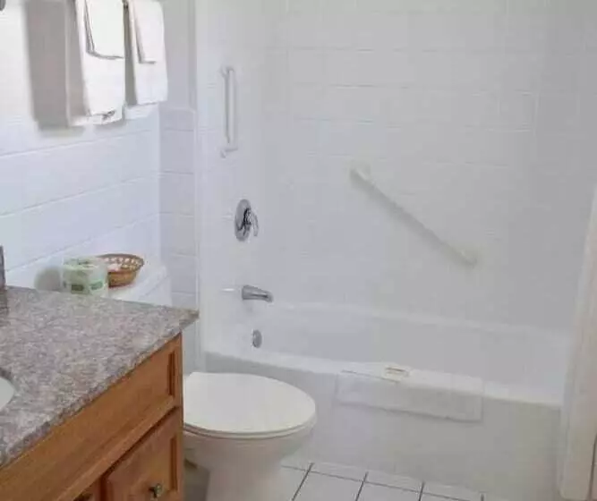 Monument Mountain Motel