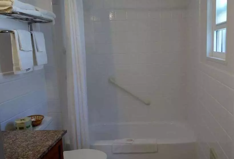 Monument Mountain Motel