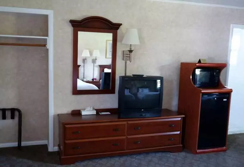 Monument Mountain Motel