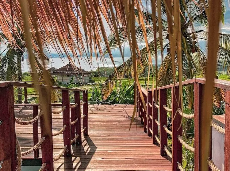 ユースホステル Swell Hotel, Pool Bar & Restaurant