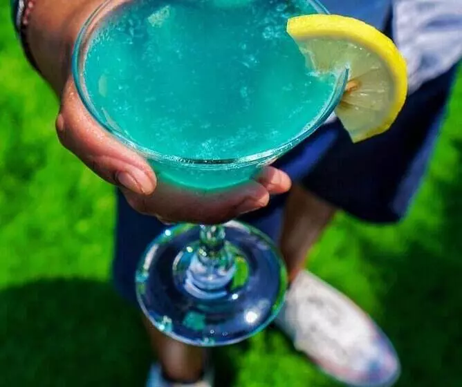 ユースホステル Swell Hotel, Pool Bar & Restaurant