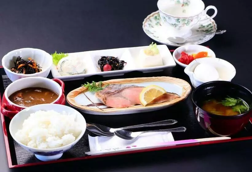 هتل Reposer Makino