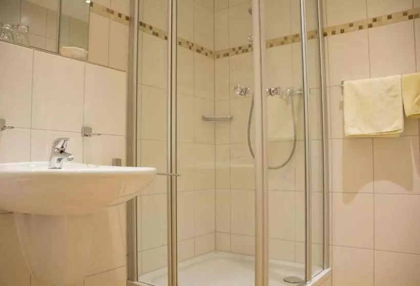 Hotelli Restaurant Zur Neroburg