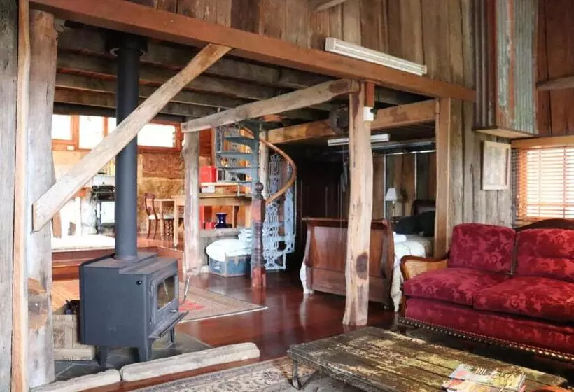 Majatalo Capers Cottage And Barn Accommodation