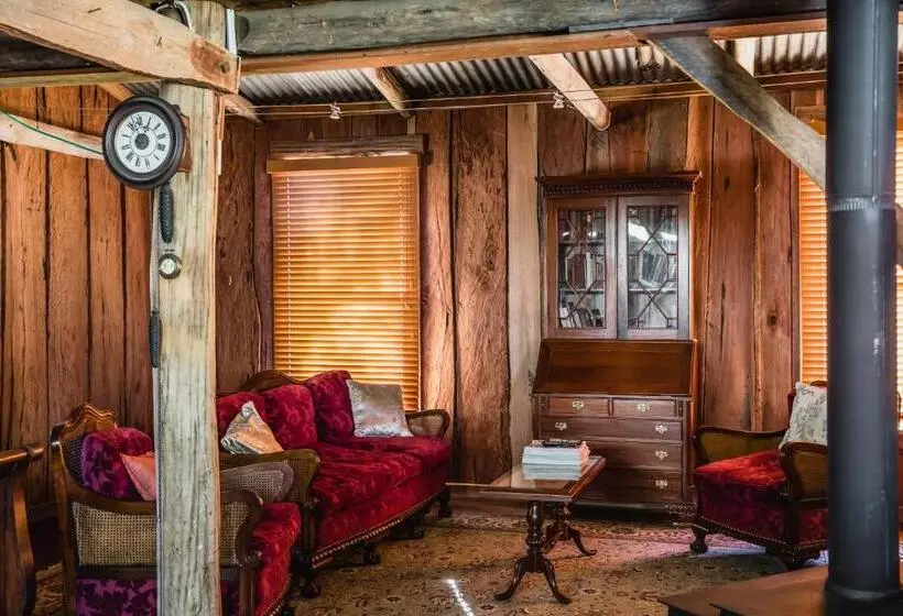 Majatalo Capers Cottage And Barn Accommodation