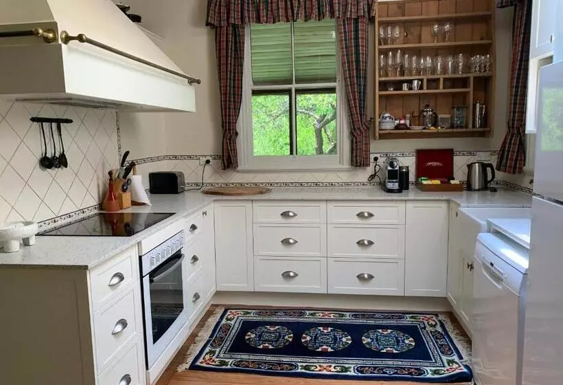 Majatalo Capers Cottage And Barn Accommodation