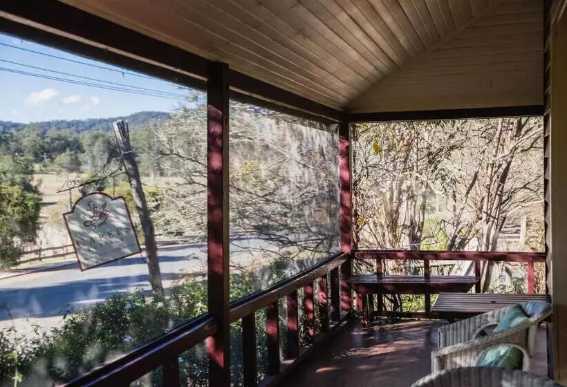 Majatalo Capers Cottage And Barn Accommodation