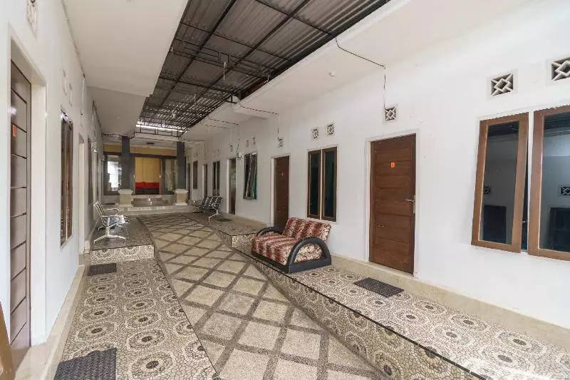 ペンション Reddoorz Syariah @ Mora Garden Bungo