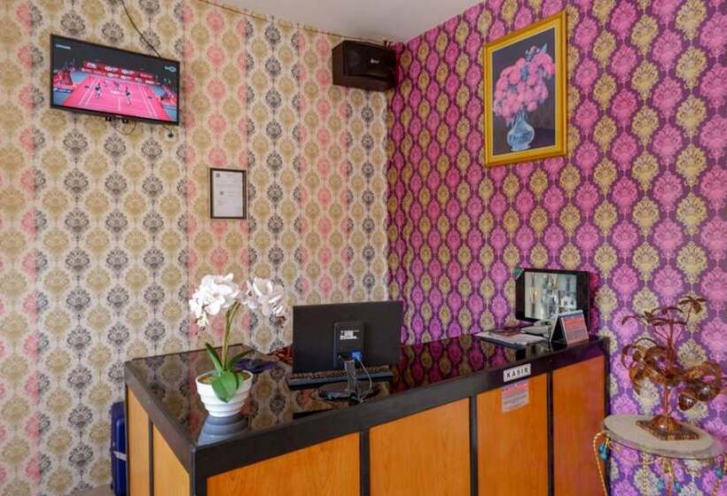 Reddoorz @ Hotel Grand Aulia Majene