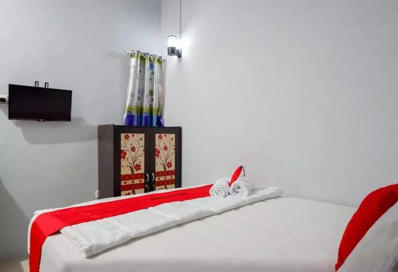 Reddoorz @ Hotel Grand Aulia Majene