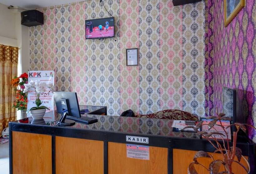 Reddoorz @ Hotel Grand Aulia Majene