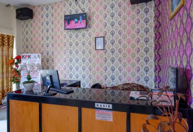 Reddoorz @ Hotel Grand Aulia Majene