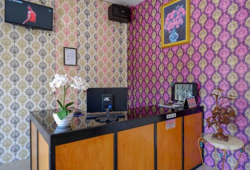 Reddoorz @ Hotel Grand Aulia Majene