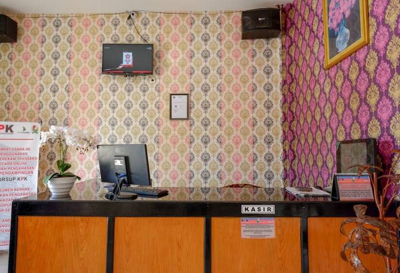 Reddoorz @ Hotel Grand Aulia Majene