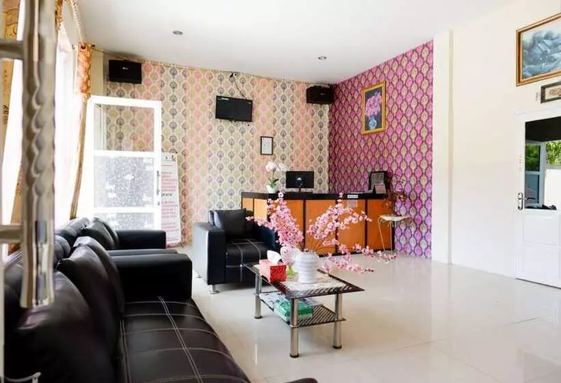 Reddoorz @ Hotel Grand Aulia Majene