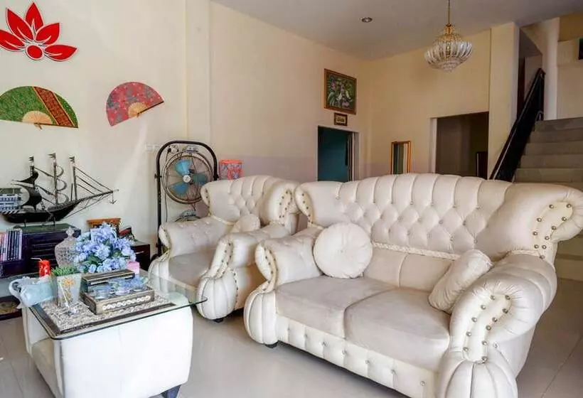 Reddoorz @ Hotel Grand Aulia Majene