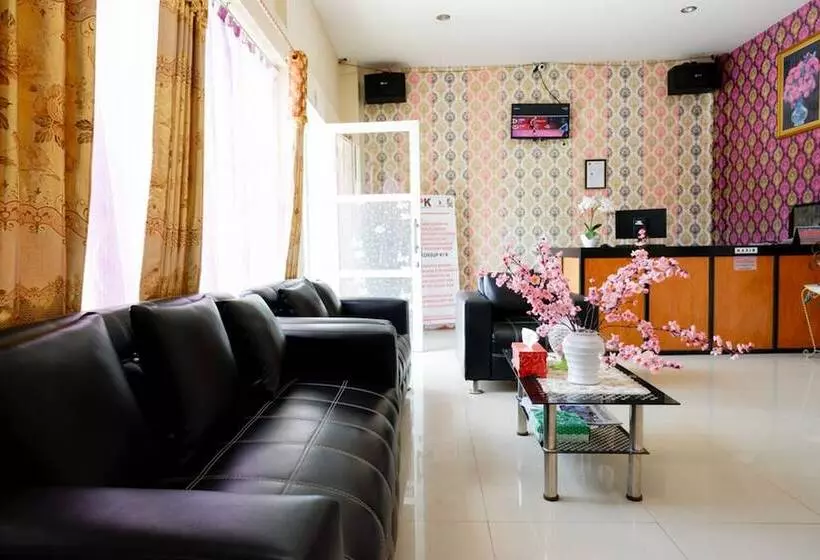 Reddoorz @ Hotel Grand Aulia Majene