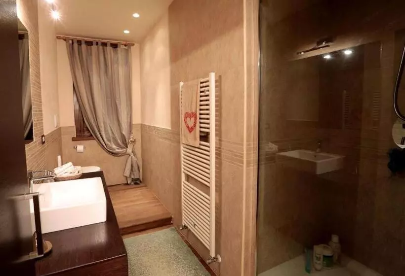 Aamiaismajoitus (B&B) I Lari Castel Del Monte