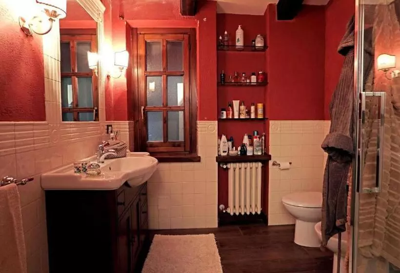 Aamiaismajoitus (B&B) I Lari Castel Del Monte