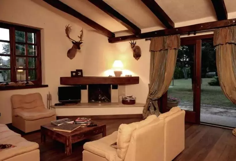 Aamiaismajoitus (B&B) I Lari Castel Del Monte