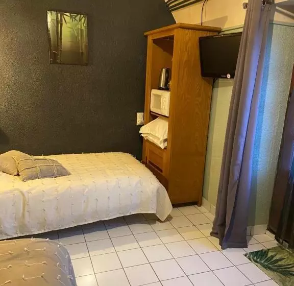 ベッドアンドブレックファースト La Pénate