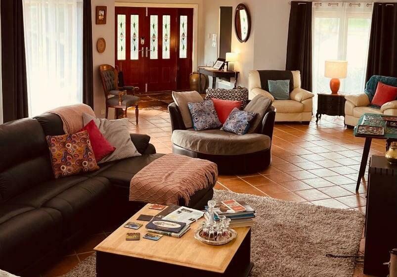 Gundaroo Manor Bed & Breakfast