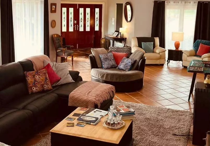 Gundaroo Manor Bed & Breakfast