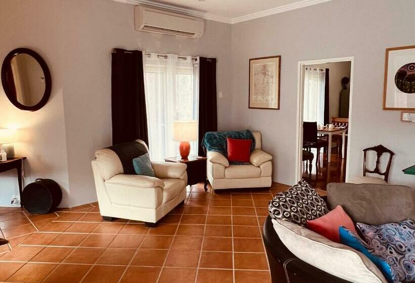 Gundaroo Manor Bed & Breakfast