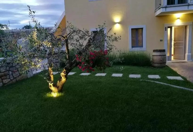 ホテル Agriturismo Ostrouska
