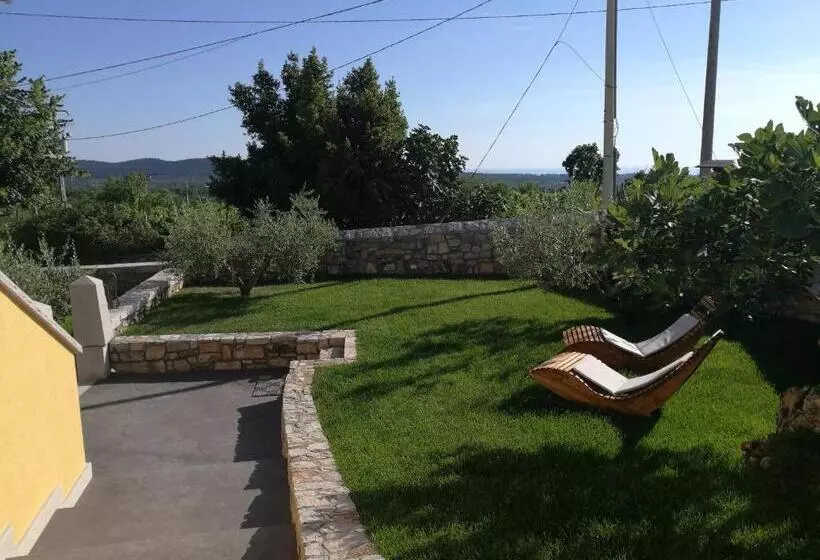 ホテル Agriturismo Ostrouska