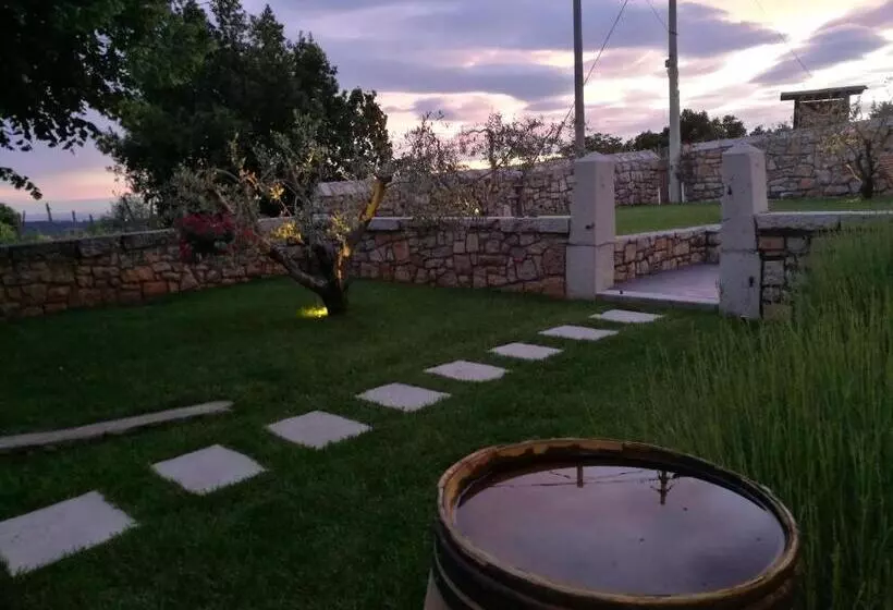 ホテル Agriturismo Ostrouska