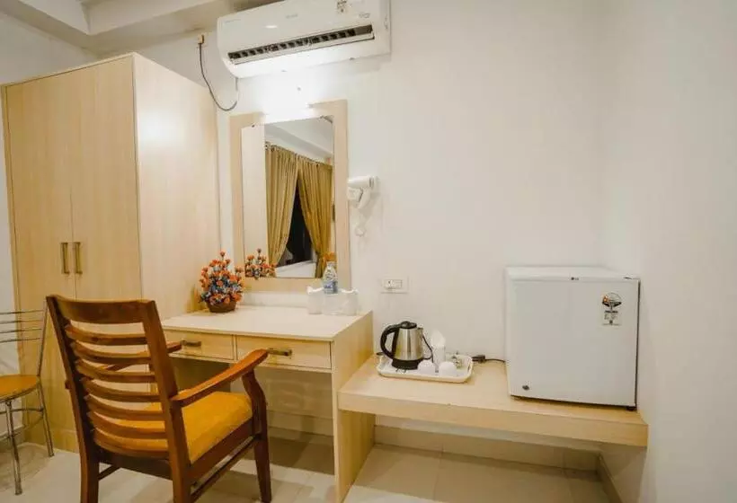 Hotelli Athirappilly Rainland Resort