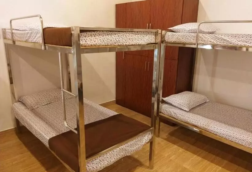 Hotelli Athirappilly Rainland Resort