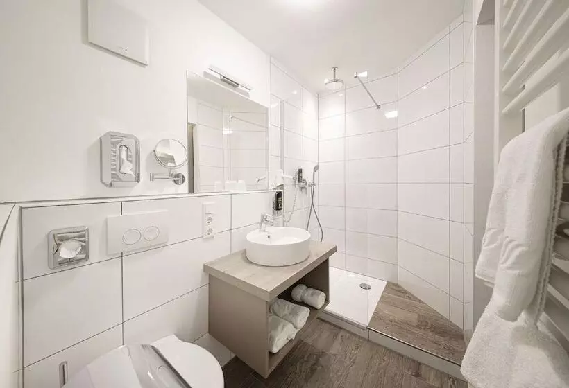 Hotelli Gasthof Pension Zum Goldenen Hirschen