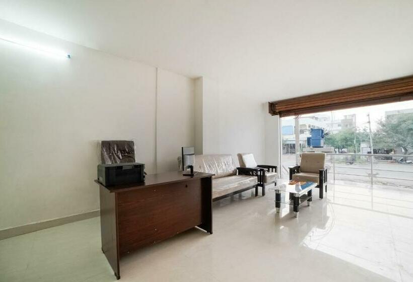 فندق Oyo 40122  Aria Inn