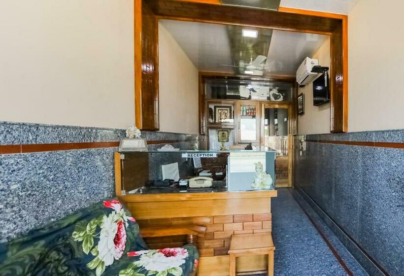 Hotel Oyo 40880  Shashi