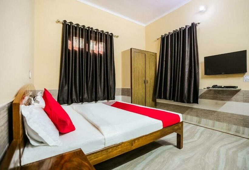 Hotel Oyo 40880  Shashi