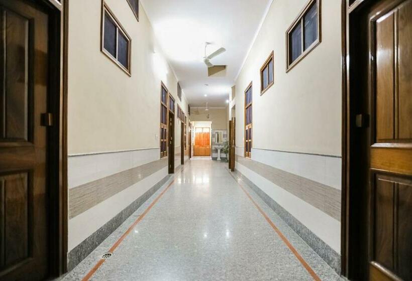 Hotel Oyo 40880  Shashi