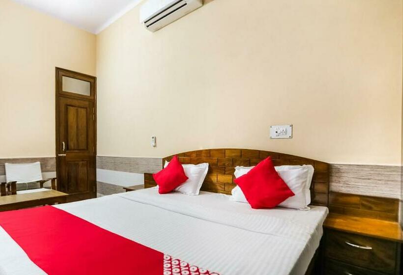 Hotel Oyo 40880  Shashi