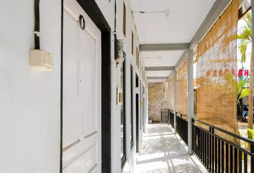 Hotelli Spot On 1958 Asembagus Family