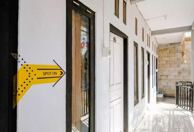 Hotelli Spot On 1958 Asembagus Family