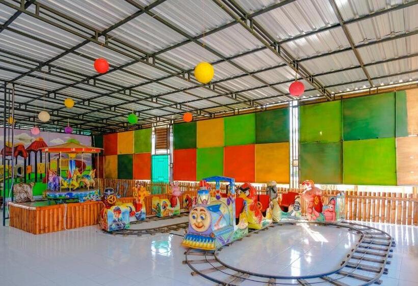 בית מלון כפרי Spot On 1958 Asembagus Family