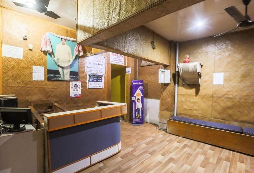 ホテル Spot On 43459 Oasis Lodge