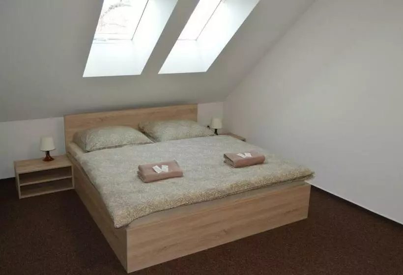 Majatalo Penzion Sezemice