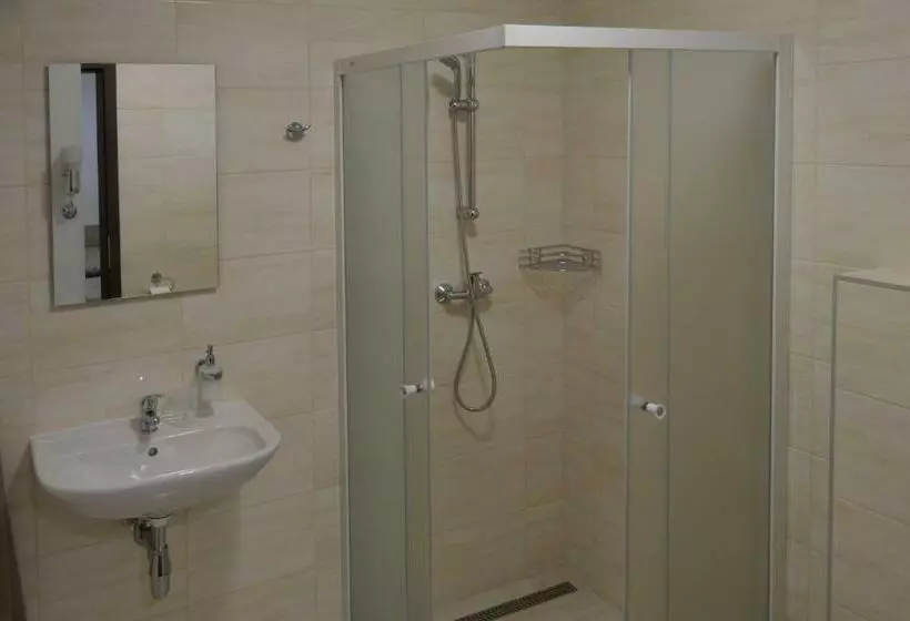 Majatalo Penzion Sezemice