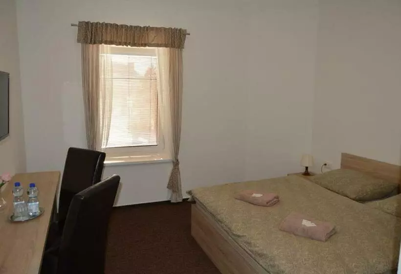 Majatalo Penzion Sezemice