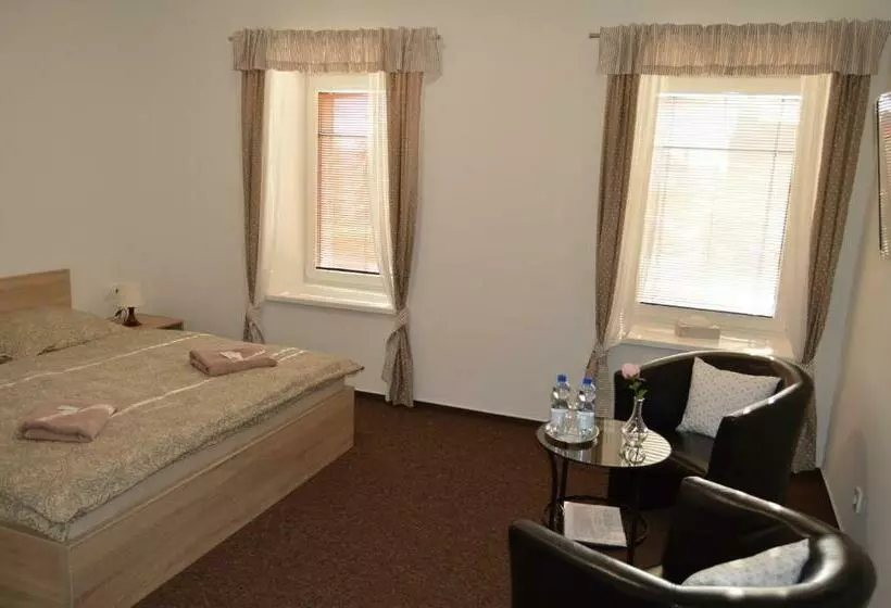 Majatalo Penzion Sezemice