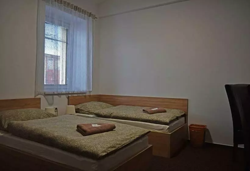 Majatalo Penzion Sezemice