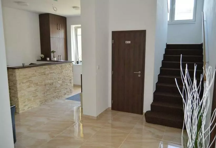 Majatalo Penzion Sezemice